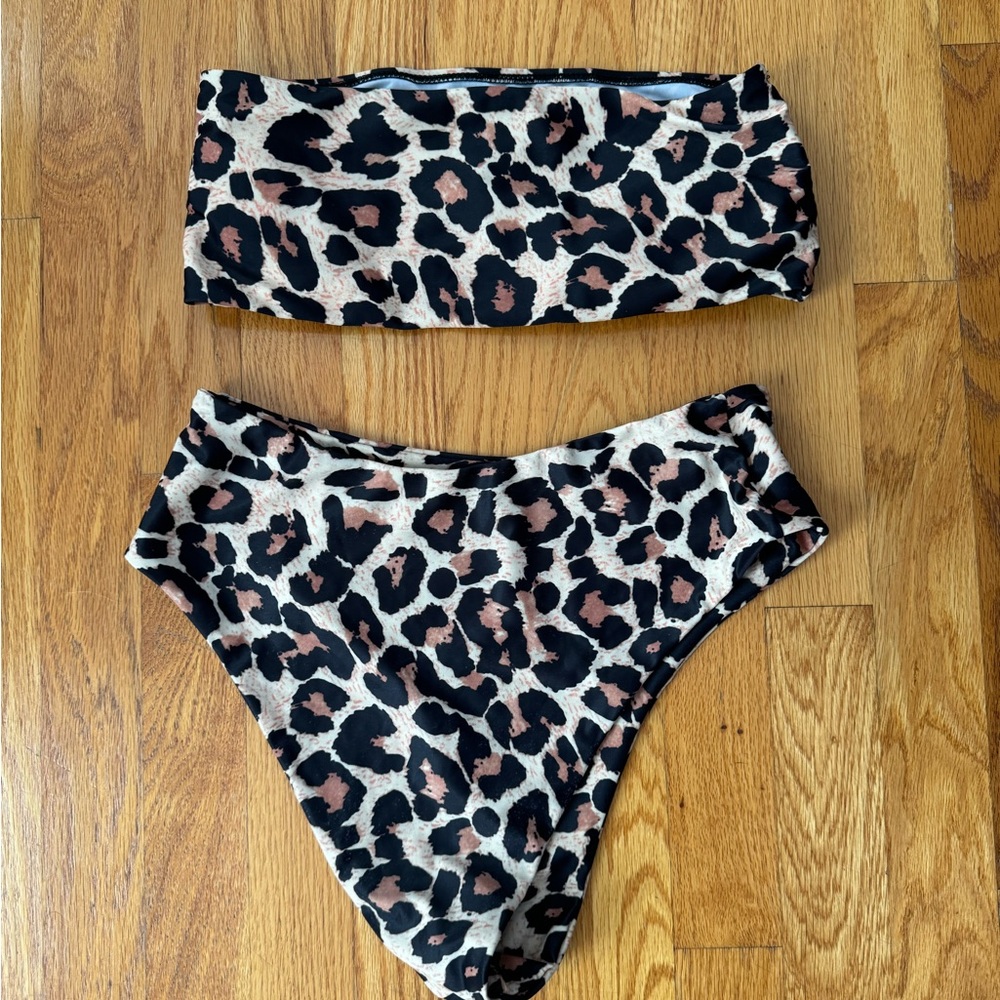 Cute strapless cheetah bikini set